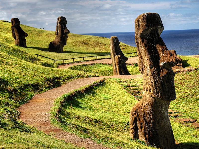 Isla de Pascua y Santiago de Chile